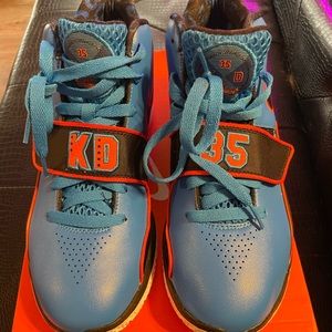 Limited KD 2 Supreme, size 8.5, Authentic, Brand New with box